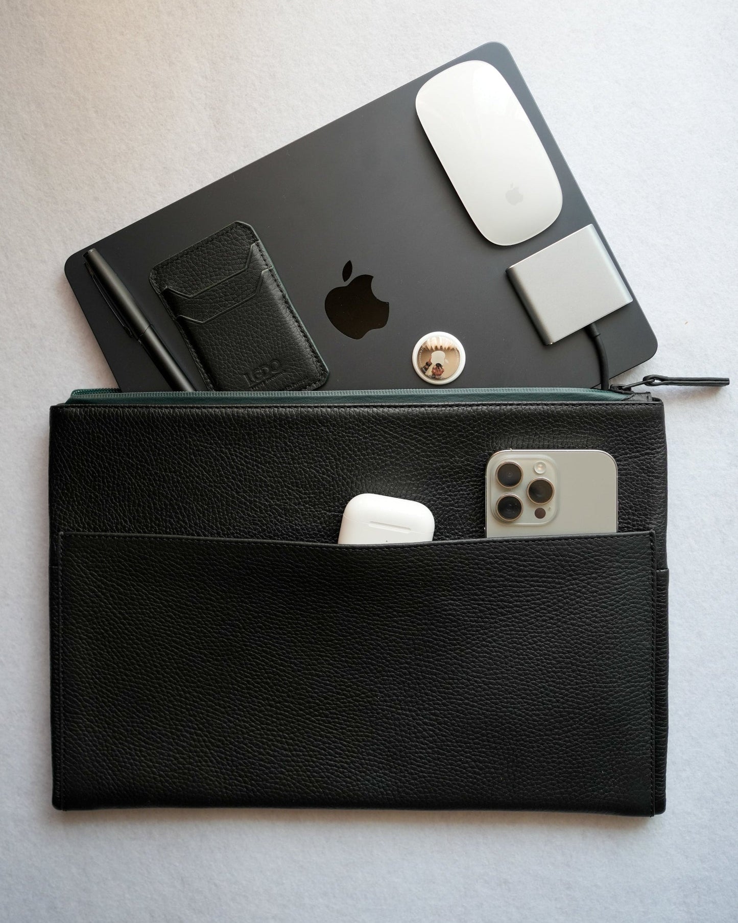 The Minimalist's Guide to Everyday Carry - 5 Objects Worth Owning