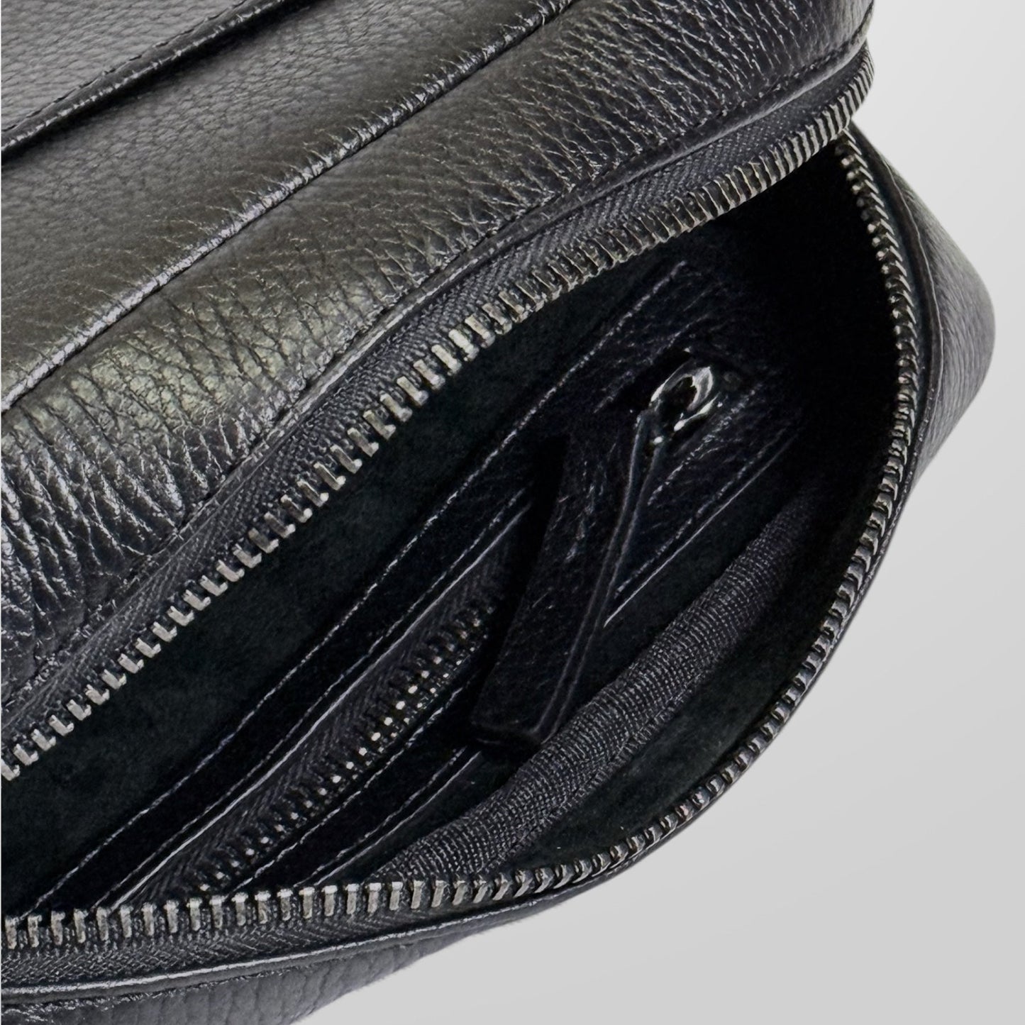 LGDO Crossbody Bag Zipper inside