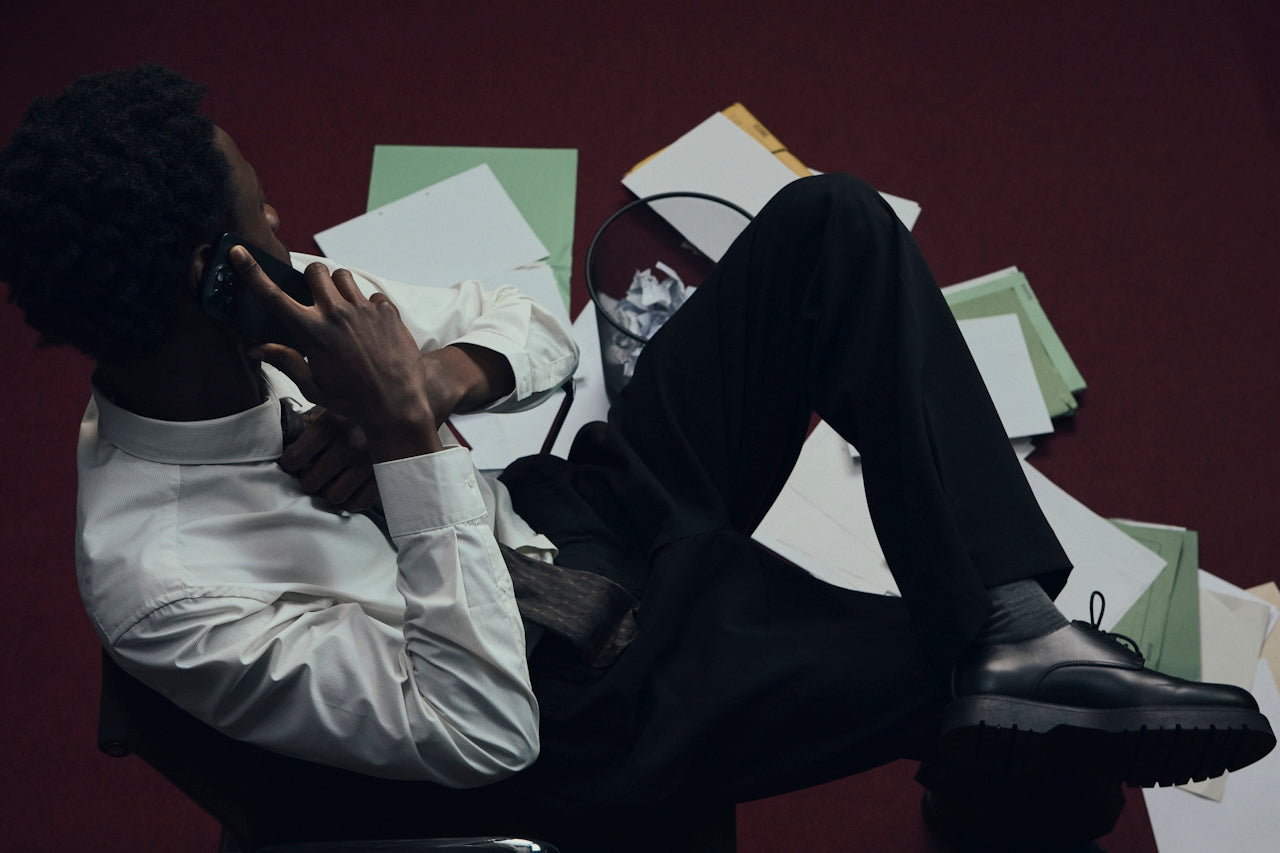 LGDO man in the office contacting Helpdesk 